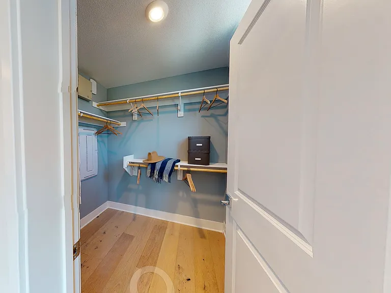 Master Bed closet