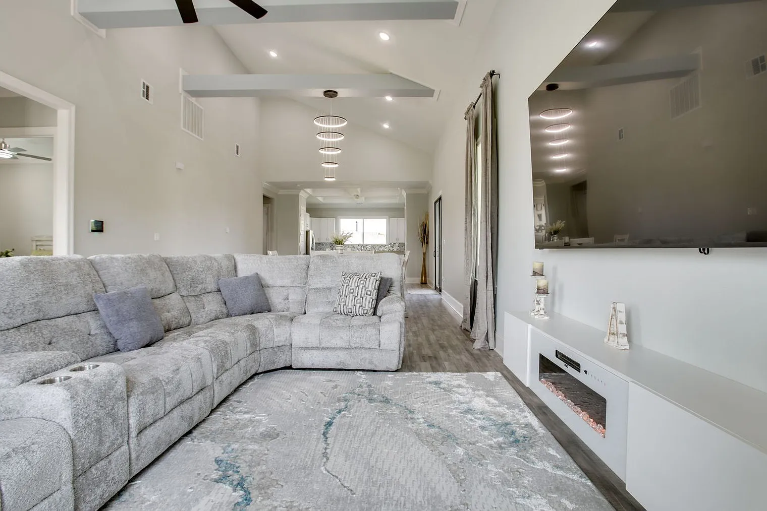 3 bed, 2.0 bath, 2551 sqft, $3,083 — Photo 2