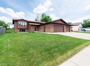 1304 4th Ave NE, Mandan, ND 58554