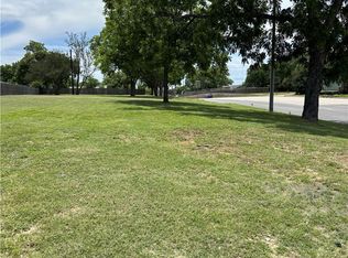 901-905 411th St W, Caldwell, TX 77836