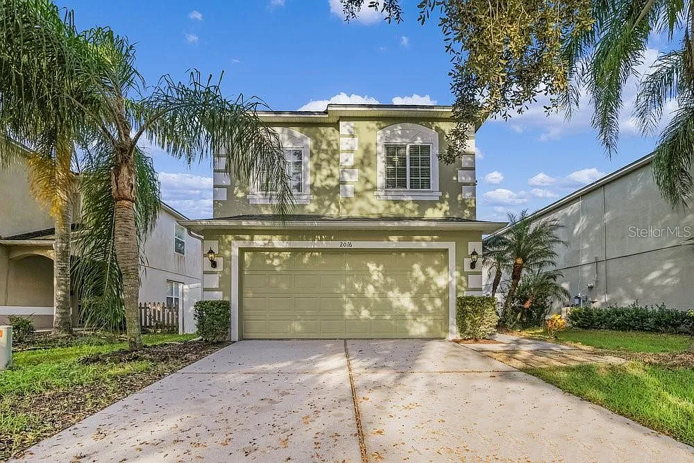 4 bed, 2.5 bath, 1586 sqft, $2,500 — Photo 1