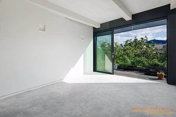 Rented by aptsandlofts.com | media 9