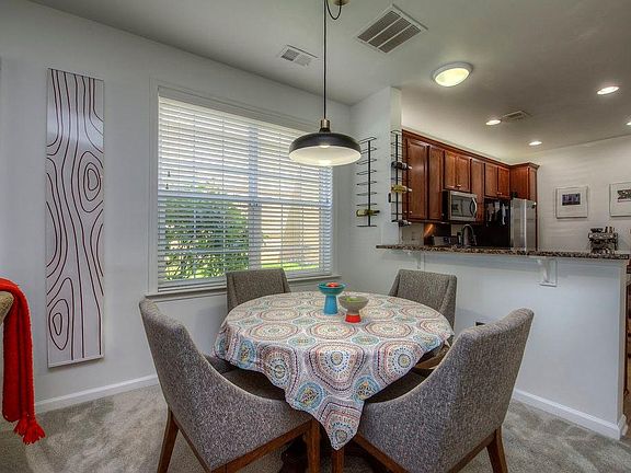 4th image of 43655 McDowell Sq
