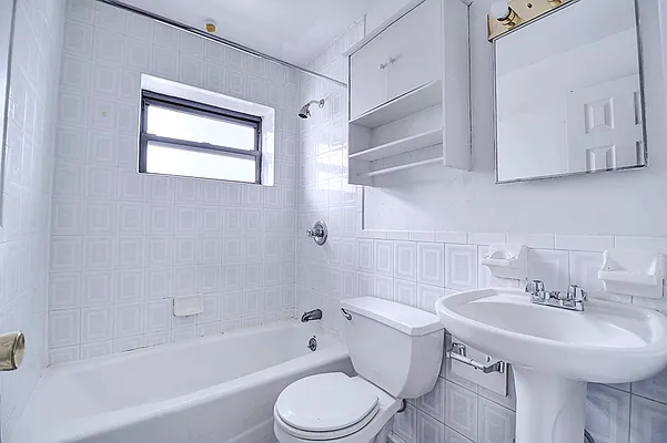 Rented by Urbane Brokerage | media 10