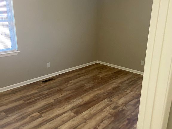 5th image of 107 Concord Cir