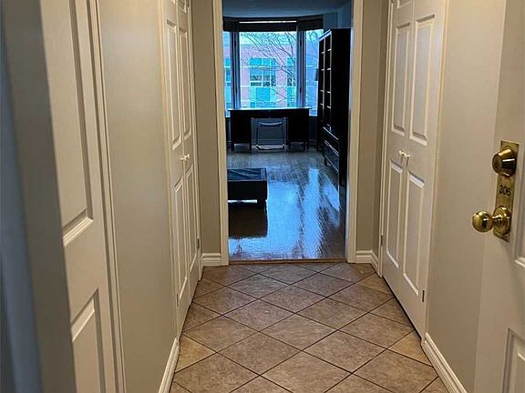 4th image of 200 Limeridge Rd W #306
