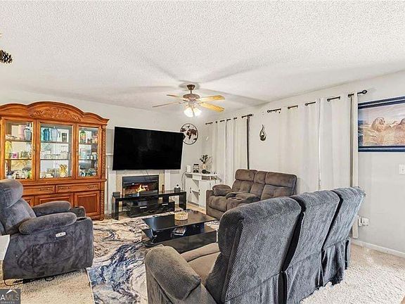 3rd image of 329 River Trace Dr