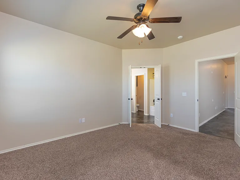 1001 SW 15th St — Photo 11