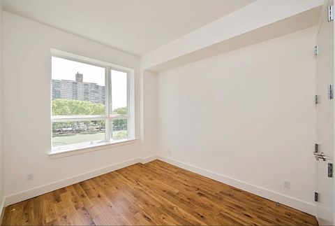 3rd image of 105 Leonard St APT 5F