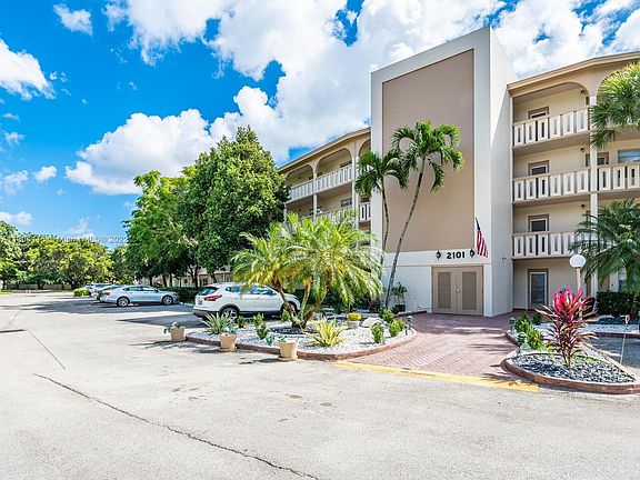2nd image of 2101 Lucaya Bnd APT C1