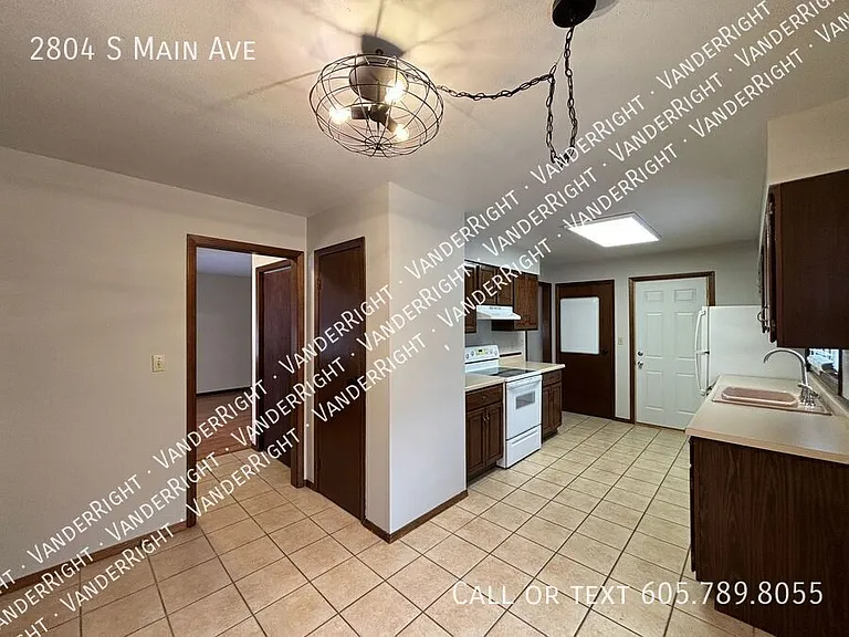2804 S Main Ave — Photo 6
