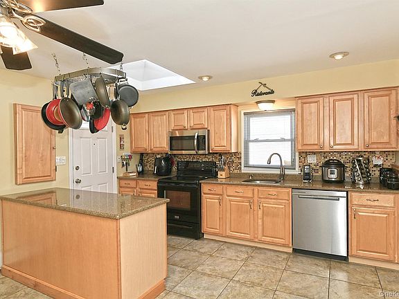 5th image of 232 Old Farm Road