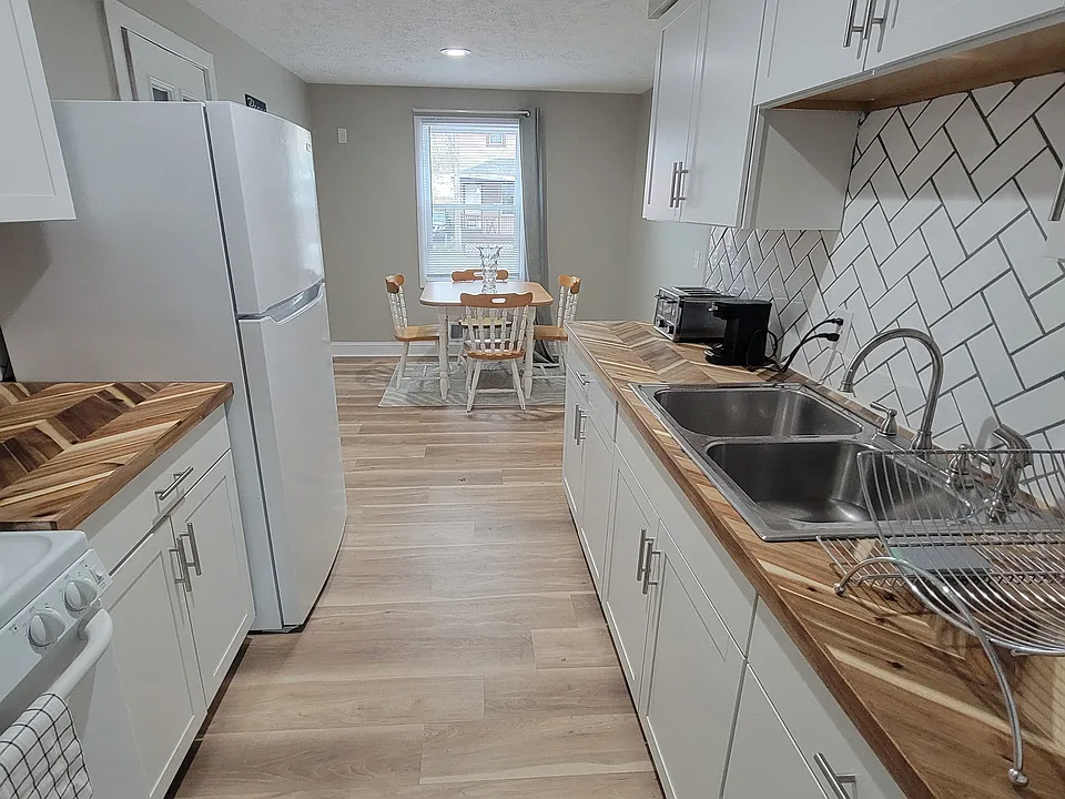 Eat in Kitchen, newly renovated with new appliances