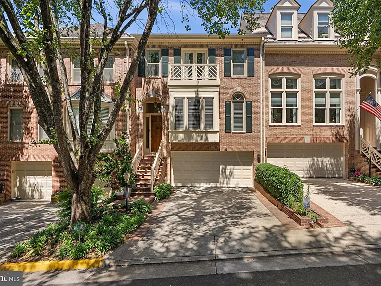 1532 Hampton Hill Cir — Photo 1
