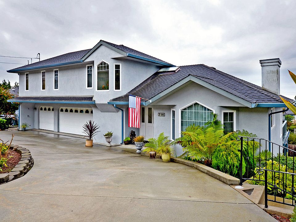 Spacious Ocean View Home with 3 car garage