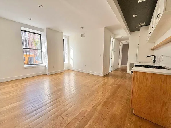 437 Throop Avenue image 1 of 17