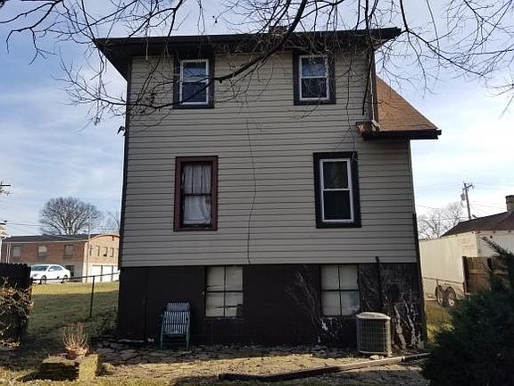 4th image of 27 W Tate St