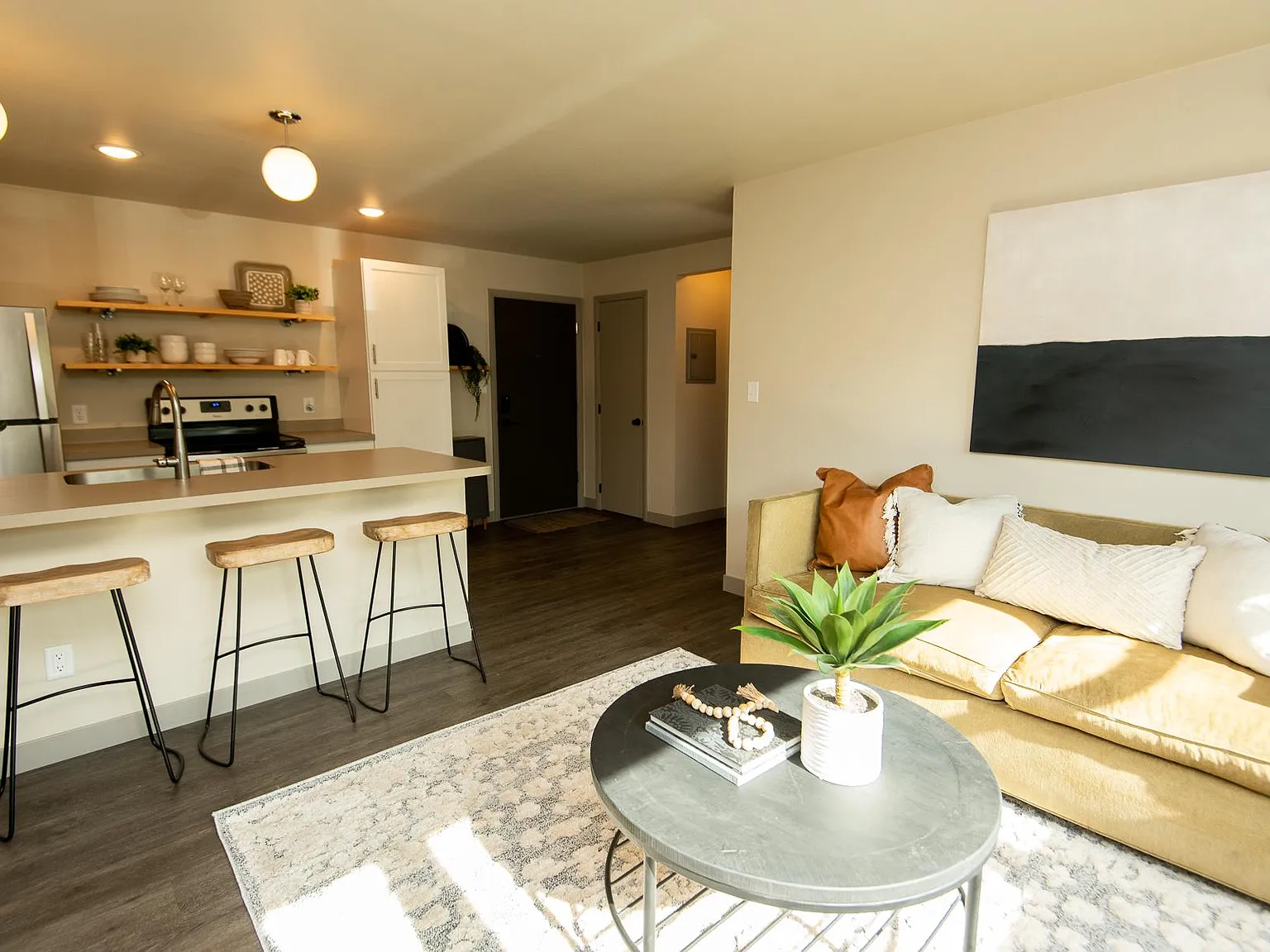 1 bed, 550 sqft, $895 — Photo 2