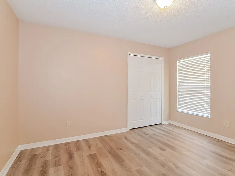 310 Country Lakes Cir — Photo 11