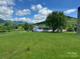 35 Hutchins Rd, Black Mountain, NC 28711