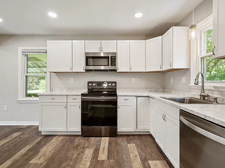 3302 S Park Rd — Photo 4
