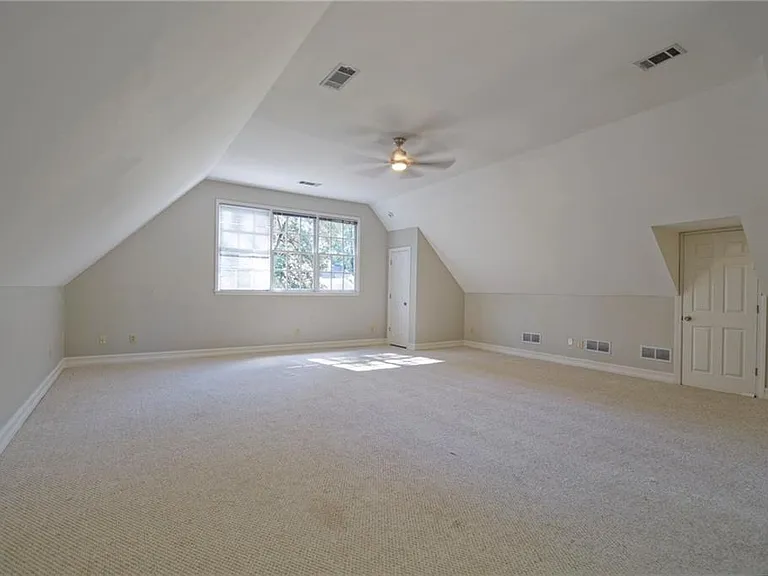 1150 Goodwin Pl — Photo 12