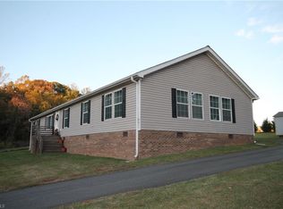 8429 Coachman Ln, Rural Hall, NC 27045