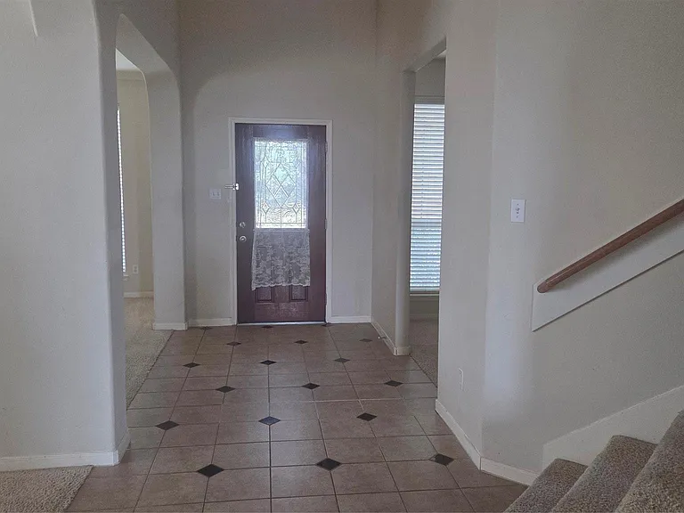 2103 Trinity Manor Ln — Photo 9
