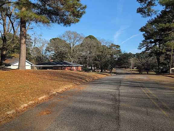 4th image of 702 Browning Dr