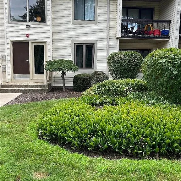 8 Avon Dr #Z — Photo 2