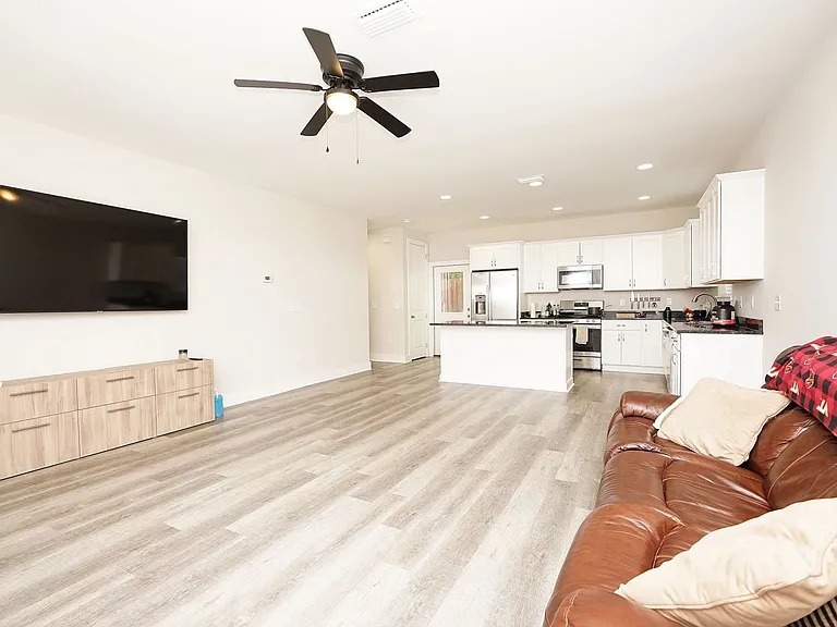 106 Penny Ln — Photo 4