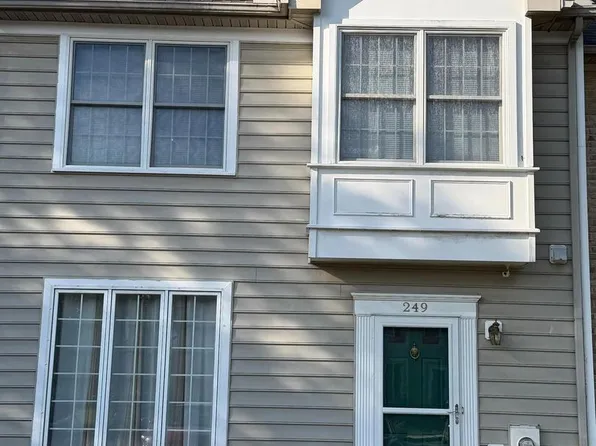 249 Morningside Dr, Falling Waters, WV 25419
