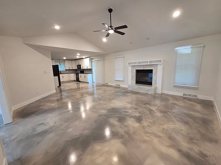 2301 Grant Ln — Photo 8