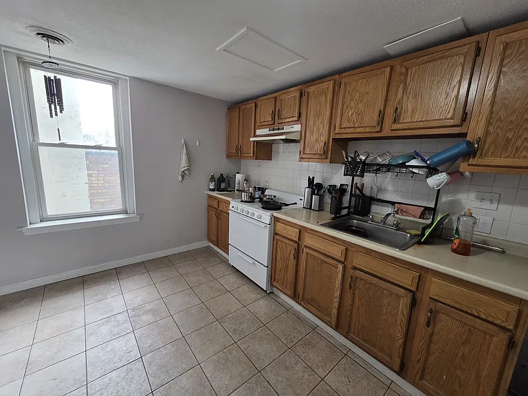 4 Douglass St #4 — Photo 3