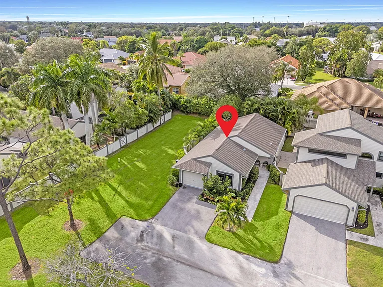 2474 Bedford Mews Dr — Photo 40