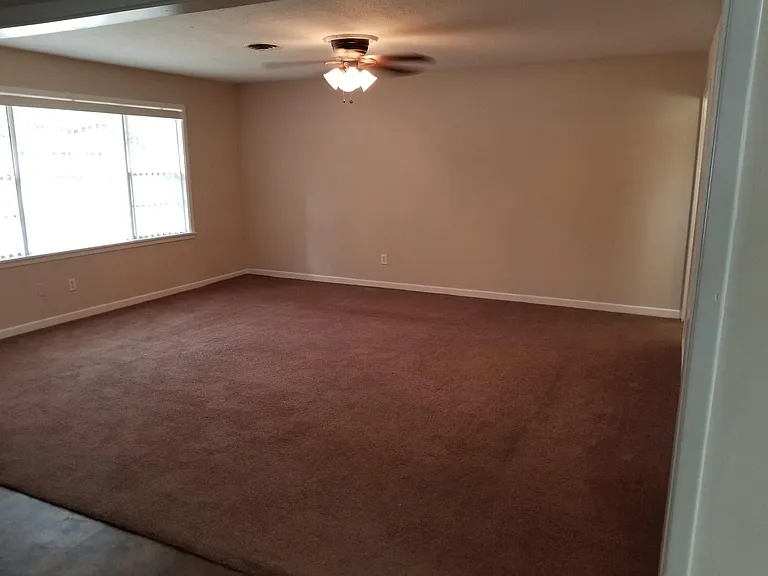 908 Cherryhill St — Photo 5