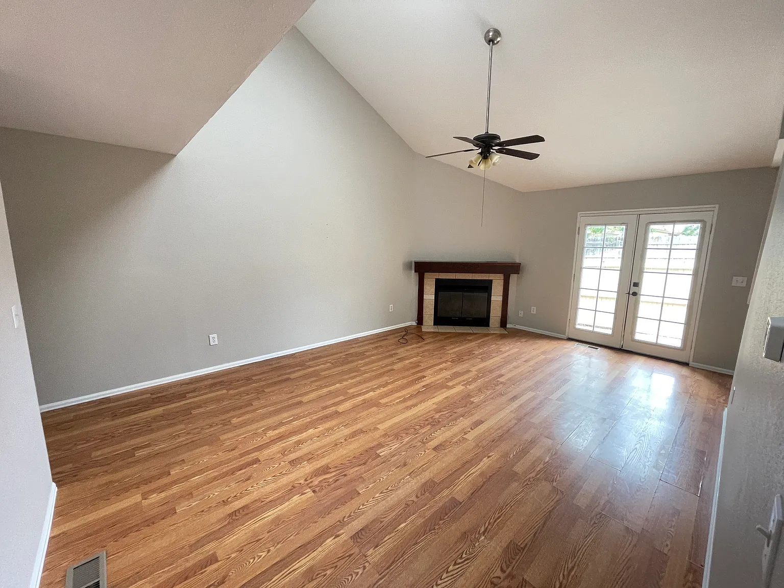 3 bed, 1826 sqft, $2,495 — Photo 3