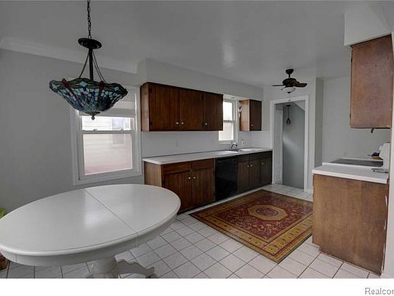 3rd image of 1612 N Alexander Ave