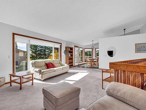 5th image of 58 N Sandstone Ridge Cres