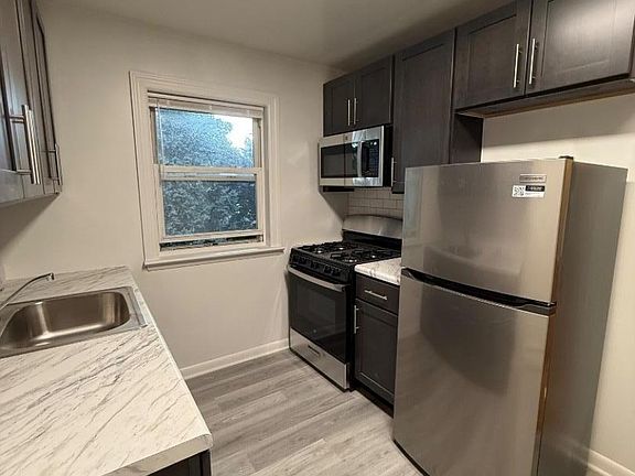 3rd image of 1022 Broad St #22