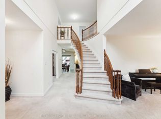 39 Vermont Ave, Ottawa, ON K2G6M2