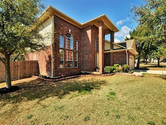 4 bed, 3.5 bath, 3181 sqft, $2,300 — Photo 2