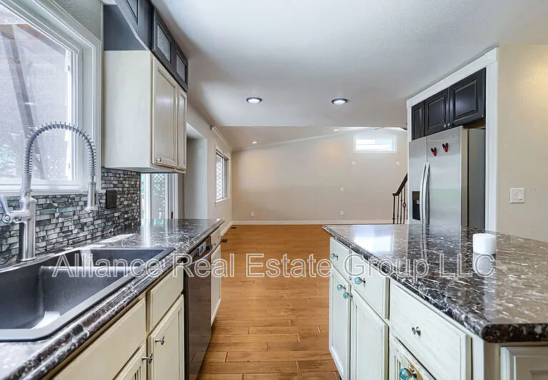 9677 Whitecliff Pl — Photo 7