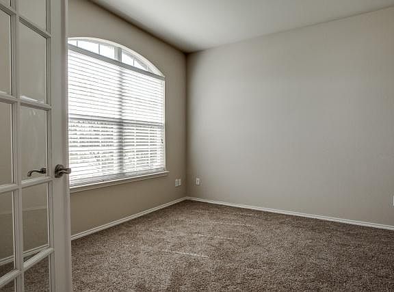 5th image of 2025 Crosby Dr