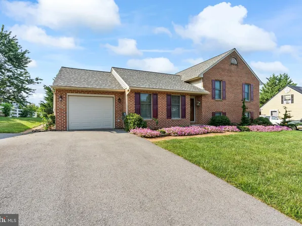 17801 Bluebell Dr, Hagerstown, MD 21740