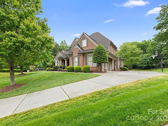 4th image of 7600 Brookmont Ln