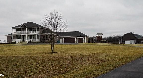 2nd image of 1300 Heisler Rd