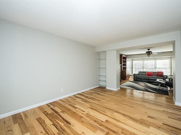 4th image of 415 Harvest Hill Ct