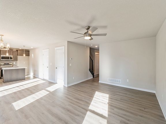 4th image of 1912 Dogwood Ln