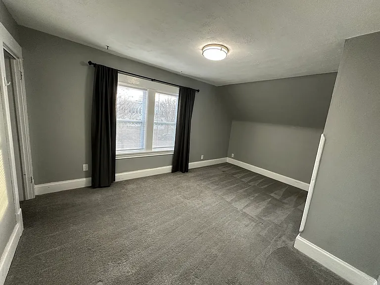 1639 Selby Ave — Photo 6